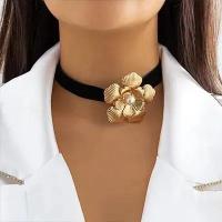 ราคา สร้อยคอแถบกำมะหยี่สีดำกว้างพร้อมดอกไม้ขนาดใหญ่ สร้อยคอโช้คเกอร์สั้นหัวใจสำหรับผู้หญิงเครื่องประดับคอปกผู้หญิงที่สง่างามทันสมัย (21170927650)