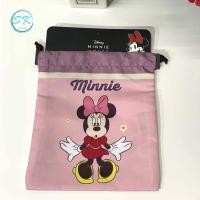 ราคา กระเป๋าหูรูด ถุงผ้าหูรูดลายน่ารัก กระเป๋าหูรูดอเนกประสงค์ กระเป๋าลายการ์ตูน ลายลิขสิทธิ์แท้ 100 ขนาด 18 5 ซม 21 5 ซม (12366961501)