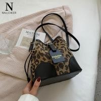 ราคา NALLCHEER กระเป๋าสะพายผู้หญิงใหม่กระเป๋าสะพายพิมพ์ลายเสือดาวแฟชั่นเรียบง่ายกระเป๋าทรงถังสวยหรูเข้าได้กับทุกชุด (12341239231)