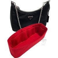 ราคา ที่จัดกระเป๋าผ้าสักหลาด มีแผ่นรอง Prada Re Edition (11393296712)