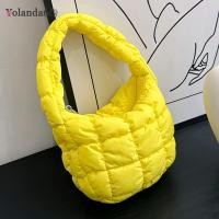 ราคา กระเป๋าถือสำหรับผู้หญิงสไตล์แฟชั่น รุ่น 2023 Carlyn bag กระเป๋าช้อปปิ้งพับเก็บได้ กระเป๋าคลาวด์ทรงหยดน้ำ ผลิตจากไนลอนเบาสีพื้น ใ (19977864372)