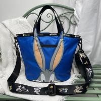 ราคา LeSportsac กระเป๋าถือผู้หญิงใหม่กระเป๋าถือกระเป๋าเอกสารความจุขนาดใหญ่สำหรับผู้หญิงกระเป๋าทรงสี่เหลี่ยมมีหูหิ้วสะพายไหล่สามมิติน่ารักบักส์บันนีแบรนด์4049 (19794084695)