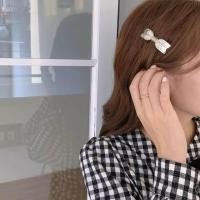 ราคา KaragateShop กิ๊บติดผมปากเป็ดโลหะรูปโบว์ สีทอง สีเงิน พร้อมส่งในไทย (20779609596)