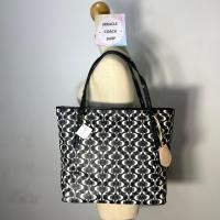 ราคา กระเป๋าถือ COACH แท้ coated canvas ลาย SIGNATURE สายหนังแก้ว มีตำหนิที่สาย ลดราคาขาดทุน Clearance COACH 27350 PEYTON SIGNATURE ZIP TOP TOTE HANDBAG Black Clearance (21190916134)