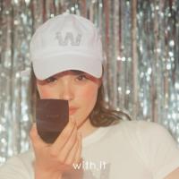 ราคา with it store HTW8087 หมวกแก็ปดับบลิวเพชร W diamond bag (21031538495)