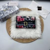 ราคา กระเป๋าสตางค์ผู้หญิงใบกลาง สินค้าพร้อมส่ง พร้อมกล่อง ถุงผ้า งานเกรดพี่เมียม ขนาด6 5นิ้ว (16456839325)