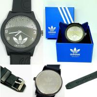 ราคา ฟรีกล่องพร้อมส่ง นาฬิกาแฟชั่นผู้ชาย นาฬิกาข้อมือ สายยางสีดำ นาฬิกาadidas ระบบเข็ม สีดำทอง เงิน สกินลายตัวล้อค RC131 (2435752754)