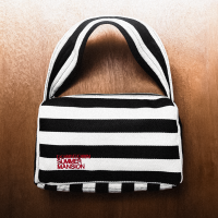 ราคา NEW DOWNTOWN TH กระเป๋า Shoulder Bag รุ่น Messy Bag ผ้าลายทางขาวดำ black white stripe (21383352977)