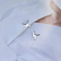 ราคา พร้อมส่ง ต่างหูเงินแท้ S925 รุ่น Thunder ต่างหูสายฟ้า เงินแท้ทั้งชิ้น Silver925 ต่างหูผู้ชาย ต่างหูผู้หญิง ตุ้มหูเงินแฟชั่น (20946077392)