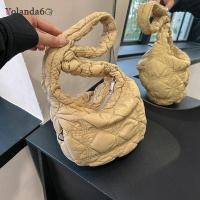 ราคา NEW แฟชั่นผู้หญิงกระเป๋าสะพาย 2023 Carlyn Bag เย็บปักถักร้อยเมฆจีบกระเป๋าใต้วงแขนควิลท์สบาย ๆ สีไนล่อนออกแบบกระเป๋าถือ (20154066303)