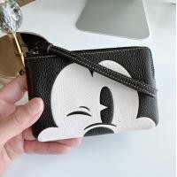 ราคา Coach Disney X Coach Corner Zip Wristlet With Wink Mickey Mouse (21073394732)