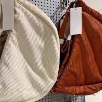 ราคา พร้อมส่ง มี24สี กระเป๋า สไตล์ยูนิโคล Uniqlo Round Mini Shoulder Bag ผ้าโพลีเอสเตอร์ ผ้าไนลอน กระเป๋าคาดอก น้ำหนักเบา (21262042337)