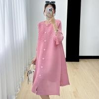 ราคา Issey Miyake 2023 ชุดเดรสมิยาเกะสำหรับผู้หญิงรุ่นใหม่ฤดูร้อนเสื้อคาร์ดิแกนทรงหลวมแขนบานจีบลูกปัดระดับไฮเอนด์กระโปรงยาวปานกลาง (19876862558)