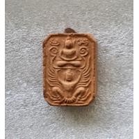 ราคา พระเนื้อดินพิมพ์ทรงครุฑ หลวงพ่อมี วัดมารวิชัย หลังจาร์ลายเซ็นต์ของหลวงพ่อ สร้างตามตำรับตำราเดิมของหลวงพ่อปาน วัดบางนม ครับ (19104367444)