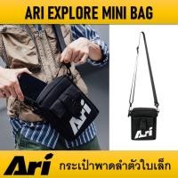 ราคา กระเป๋าพาดลำตัวใบเล็ก ARI EXPLORE MINI BAG BLACK WHITE ของแท้ (16675929666)