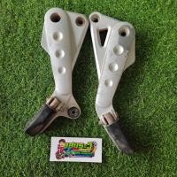 ราคา พักเท้าหลังคาเซ่ Kaze Kawasaki แท้มือสองได้ยกคู่ตามรูปครับ (20151991008)