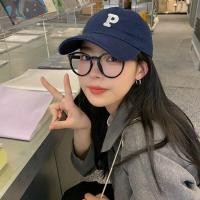 ราคา PING STUDIOS หมวก Cap หมวกแก๊ปสำหรับผู้ใหญ่ รอบหัว 56 60 cm หมวกเบสบอล หมวกแก๊ป ผ้าสีพื้น ปักฟอนต์อักษร P หมวกผู้ชาย หมวกผู้หญิง หมวกแฟชั่น (19410990879)