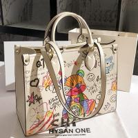 ราคา Zara ผู้หญิงกระเป๋ากระเป๋าเอกสารนักศึกษาวิทยาลัยมีชั้นแฟชั่นโจ๊กกราฟฟิตีความจุขนาดใหญ่ถุงสิริมือถือพร็อพกระเป๋า (15225856203)