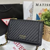 ราคา กระเป๋าสะพายข้าง guess สานหนัง เกร๋ๆ 2023 (19579342203)