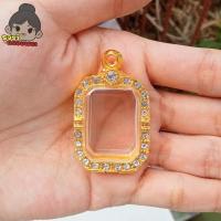 ราคา กรอบพระ กรอบพระชุบทองล้อมเพชร ใส่หลวงพ่อปาน กว้าง2 1 สูง2 8ซม ขนาดจอกระจก มีห่วงและยางรองแถมให้ (21183739943)