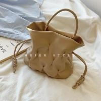 ราคา กระเป๋าทรงเมฆจับจีบดีไซน์สำหรับคนกระเป๋าทรงขนมจีบมีเชือกรูดหนังนิ่มกระเป๋าถือกระเป๋าสะพายไหล่สะพายข้างกระเป๋าผู้หญิงเนื้อสัมผัสดีสไตล์เกาหลี (14899715693)