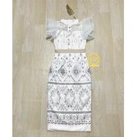 ราคา Amelia เดรสลายไทยทรงเข้ารูปดีเทลแต่งลูกไม้แขนทรงอลังสุดๆ ผ้าหนาอัดกาวทรงเป๊ะ สวยหรูหรา เดรสผ้าไทยสีฟ้า วันแม่ สีขาว (20330310030)