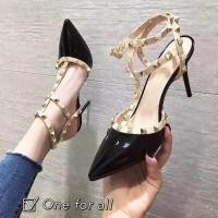 ราคา พร้อมส่ง พร้อมส่ง TX196 รองเท้าคัชชูส้นสูง หนังแก้วแต่งประดับโลหะ หัวแหลม สูง3 5นิ้วรองเท้าแฟชั่น (5583412588)