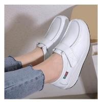ราคา รองเท้าพยาบาลสีขาว รองเท้าหนัง เสริมส้น W0056 (21140208606)