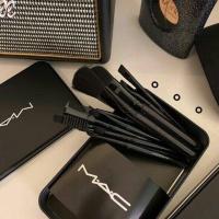 ราคา เช็ตแปรงแต่งหน้าmac 12 ชิ้น พร้อมกล่องเหล็ก (14265642726)