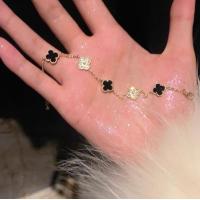 ราคา พร้อมส่ง สร้อยข้อมือ ใบโคลเวอร์ 4 แฉก สัญลักษณ์แห่งรักแท้และความโชคดี (18754038159)