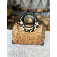 ราคา กระเป๋าสานกระจูดหูไม้แกะลาย หูไม้คละลาย 12 4 สูง 8 นิ้ว (20390292080)