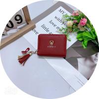 ราคา 6228 กระเป๋า กระเป๋าสตางค์ใบสั้น กระเป๋าสตางค์ผู้หญิง มีซิปใบสำหรับใส่เหรียญ มีช่วงใส่บัตรงทั้งหมด4ช่อง วัดสุด หนังPU รุ่นใหม่ (16836737873)