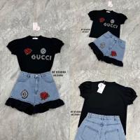 ราคา งานป้าย BT Studio set 2ชิ้นเสื้อยืดแขนสั้นปักดอกกุหลาบปักตัวอักษร มาพร้อมกางเกงยีนส์ปลายชายแต่งระบายสีดำปักดอกไม้ (21317394209)