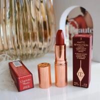 ราคา Charlotte Tilbury Matte Revolution Lipstick Walk of No Shame ลิปสติกชาลอตสีแดงตุ่น ทาแล้วสวยมาก (21410224399)