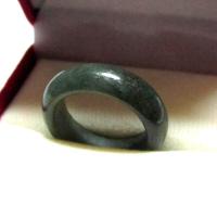 ราคา TANITTgems แหวนหยกพม่าแท้สีเขียวเข้มลวดลายธรรมชาติพร้อมใบรับประกันสินค้า (20726228502)