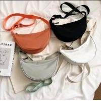 ราคา กระเป๋า สะพาย ข้าง ผ้า Oxford ทรงครึ่งวงกลม paobao shop (21396882994)