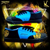 ราคา รองเท้าตะกร้อ รองเท้านันยางแท้เพ้นท์ลายแบล็คบลู ซักได้สีไม่หลุด รับประกันคุณภาพ ไม่ตรงปกยินดีคืนเงินMade in Thailand (20406702883)