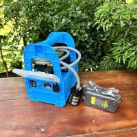 ราคา เครื่องพ่นยาแบตเตอรี่ ปั๊มน้ำคู่ กระเป๋าหิ้ว 12v 12 บาร์ พร้อมสายหนา 3 ชั้น แรง ลากสายได้ไกล พ่นสูง 10เมตร (21216601885)