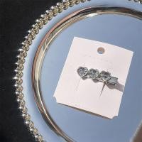 ราคา กิ๊ฟติดผมหรูๆ กิ๊บติดผมโลหะสีเงินหัวใจตัวอักษรประดับเพชรเกาหลีแฟชั่นหน้าม้าคลิปด้านข้างปากเป็ดเครื่องประดับผมเด็กผู้หญิง ACFUNY (21015289973)