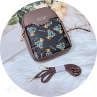 ราคา B86 Forever youngพร้อมส่งกระเป๋าสะพายข้างผู้หญิงกระเป๋าโทรศัพท์ กระเป๋าราคาถูกกระเป๋าแฟชั่นเกาหลีกระเป๋าสองซิป (11073490407)