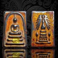 ราคา พระสมเด็จพิมพ์ใหญ่หลังพระธาตุพนมและแผ่นทองคำแท้ลงรักปิดทองเนื้อเหล็กไหลสีเงิน ส่งตรงปก L146 (21395664695)