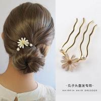 ราคา หวีสับผม รูปดอกไม้แต่งมุก 2 ข้าง สีครีม ฟ้า ชมพู ม่วง หวีสับ กิ๊บติดผม เครื่องประดับผม ปิ่นปักผม เกล้าผม (21069366892)