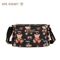 ราคา กระเป๋าสะพายข้างมีหลายช่องลายหมีน้อยนิชแบรนด์ลายหมีพูห์สำหรับผู้หญิงกระเป๋าสะพายไหล่ผ้าใบปักลายความจุใหญ่แมทช์ลุคง่ายกระเป๋าคุณแม่ (11742074128)