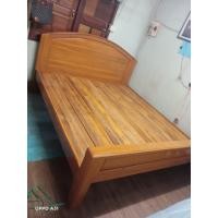 ราคา เตียงเต้าหัวโค้งทึบ 6ฟุต ไม้สักแท้100 ส่งฟรียกเว้นภาคใต้มีค่าจัดส่ง (16496361337)