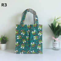 ราคา กระเป๋าผ้าเคลือบกันน้ำ กระเป๋าเคลือบพลาสติก รุ่น R ใส่กล่องข้าว หรือของใช้ส่วนตัวหิ้วไปนอกบ้านได้ (17829608437)