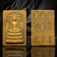 ราคา พระสมเด็จพิมพ์ ปรกโพธิ์อกครุฑ เนื้อสีเหลืองฟักทองแม่เหล็กดุติด หลังฝังตะกรุด 9 ดอก 9 ประการ 1 ทางเมตตา 2 ทางมหานิยม 3 ปลอดภัย 4 คงกระพันชาตรี 5 ป้องกันผีปอบ6 ป้องกันผีตะกะ 7 ป้องกันเขี้ยวงา 8 ป้องกันต
