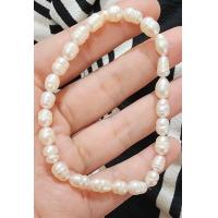 ราคา ไข่มุกแท้ สร้อยข้อมือไข่มุกแท้ ไข่มุกน้ำจืด สีมุกธรรมชาติ ทรงไข่ ก่อนยืด16cm (21361316603)