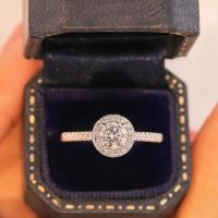 ราคา แหวนเพชรโมอิสเทียม1กะรัตกระเป๋าสี่เหลี่ยมทรงกลมเงินคลาสสิกของขวัญแหวนหมั้น แต่งงานเพชร925ชิ้น (20294625810)