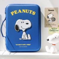 ราคา กระเป๋าไอแพด iPad ลายSnoopy สำหรับใส่ Tablet ใส่คอมพิวเตอร์โน้ตบุ๊ค งานแท้ แบบมีที่หิ้วจับในตัว ด้านนอกเป็นวัสดุกันน้ำ ด้านในมีช่องแบ่งจัดระเบียบ (12901041021)