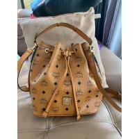 ราคา กนะเป๋า MCM ทรงขนมจีบ ขนาด10x10 นิ้ว หนังดี ใหม่มาก ใส่ของได้เยอะ ใช้งานได้ยาวๆ (21410483341)